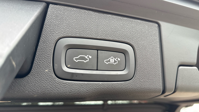 Volvo XC60 2.0 B5P Ultimate Dark 5dr AWD Geartronic Petrol Estate